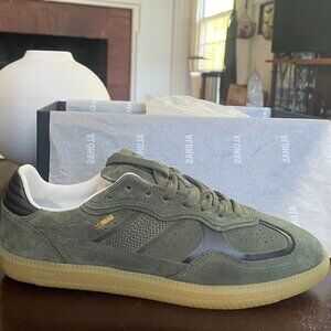 7-7.5 US Woman's Aloha Sneakers